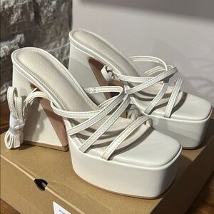 Coutgo Platform Strappy Ankle‑Wrap Sandal in Cream new in box size 7